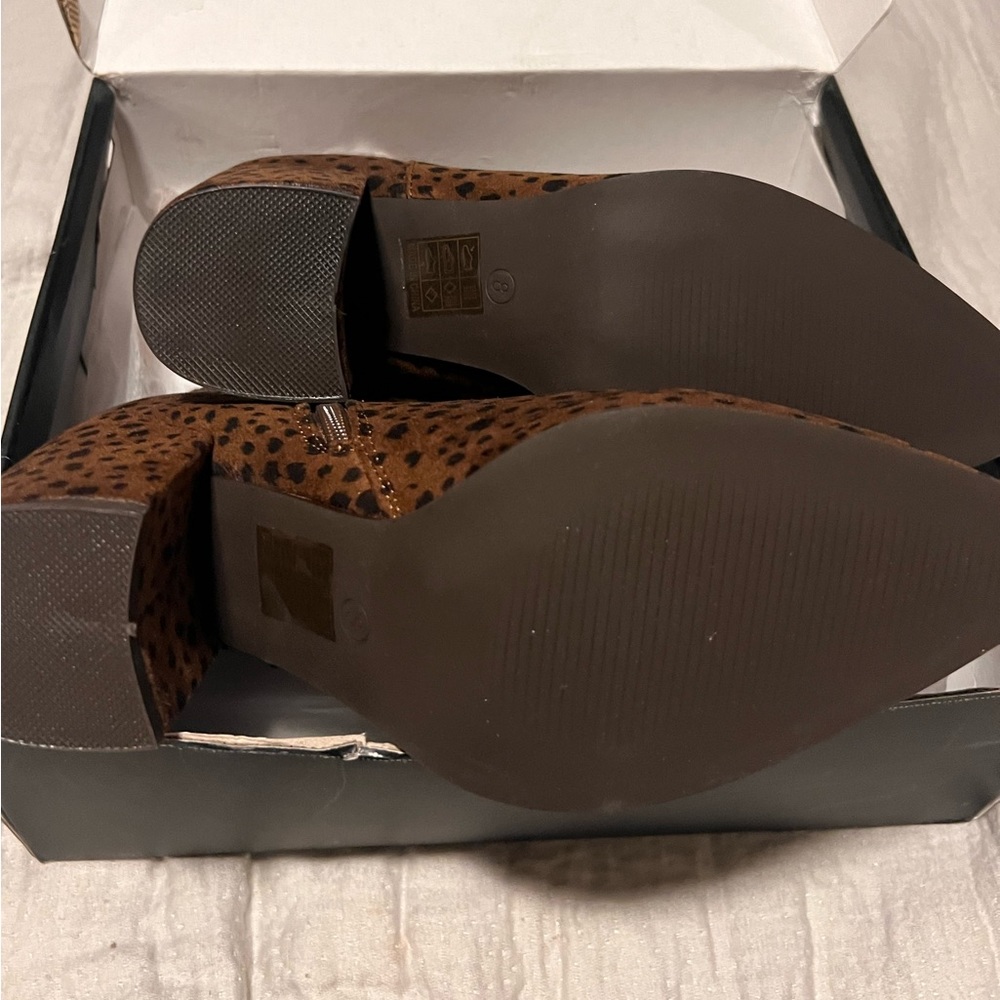 ๐ WINDSOR Booties ๐ - Picture 3 of 4